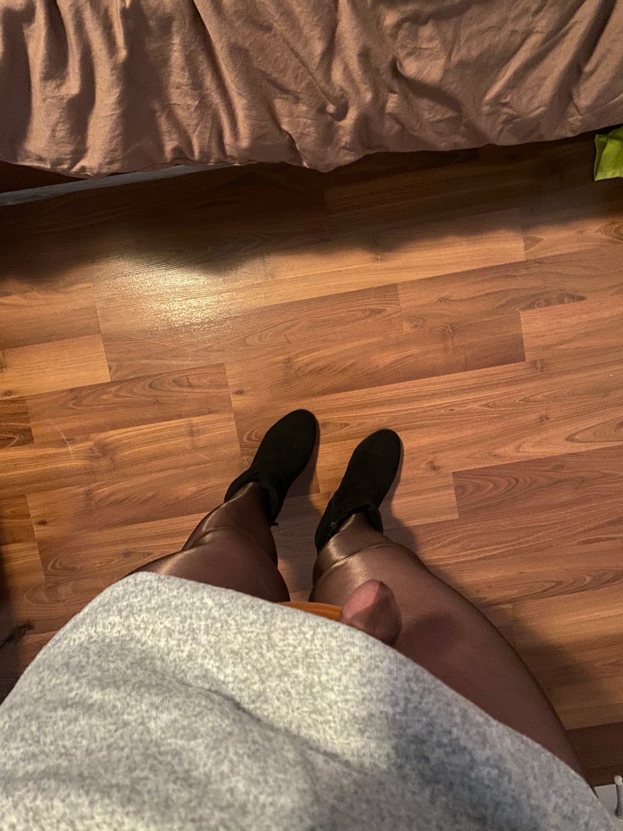 John25052328's tweet photo. Wondering how long it will stay in my nylon sheathed ass while I shop 💁😏 #longbuttplug #Glossypantyhose #PANTYHOSED #Encasement #nyloncock https://t.co/J6cGeNFvLm