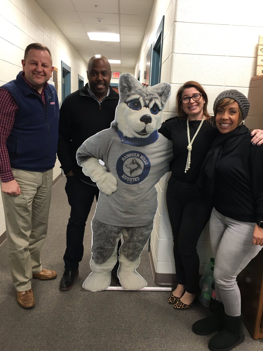 hcpss_does's tweet photo. School Leaders from Dayton Oaks 🐬 and @hcpss_hhes 🐕 met to identify opportunities for collaboration. We can’t wait for teachers from each school to develop professional partnerships. Stay tuned! https://t.co/C7QUe1t4Xu
