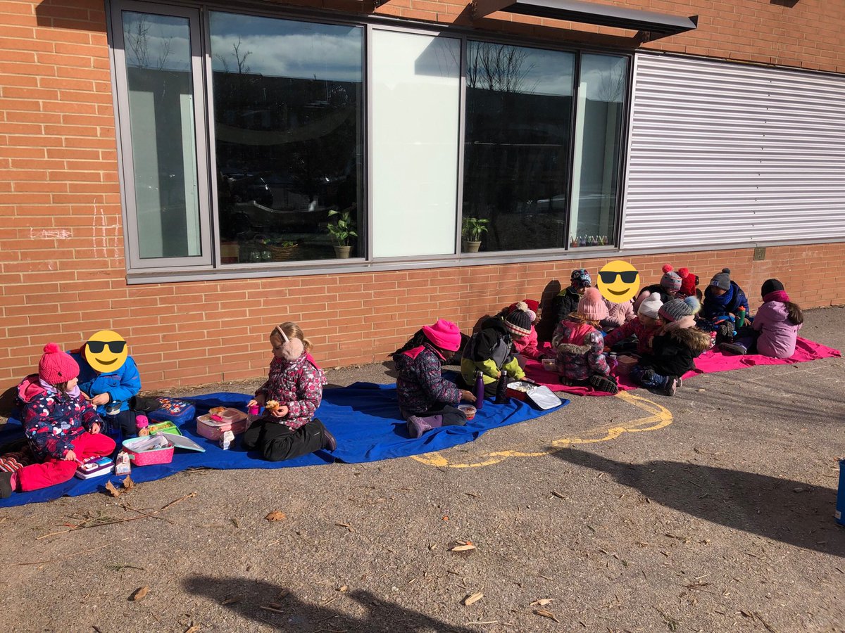 StBeneKin104's tweet photo. Eating lunch outside...in January! Thank you, God, for this food and this weather. ☀️ #thekindergartenprogram #SRWB https://t.co/2gQvJn9bkr