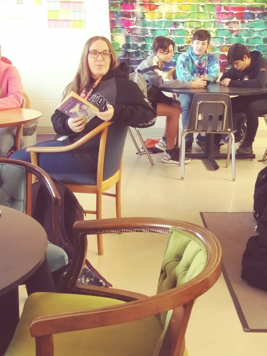 yogiMcKenzie's tweet photo. Students brought in their favorite books and explained why the book was better than the film! #thebookisalwaysbetter #vcsclw2020 @TitansLibrary @UHSTitans411 https://t.co/dT7yVrJNDR