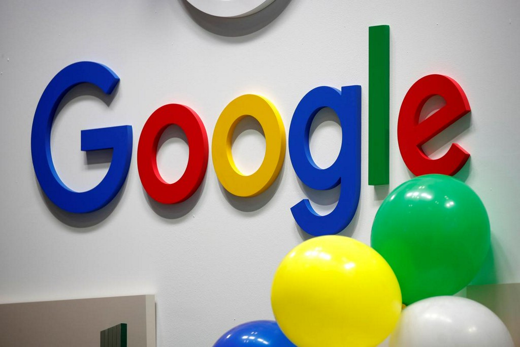 Reuters's tweet photo. Google temporarily shutting down all China offices https://t.co/q1QrzH70Tr https://t.co/dUEe7081vt