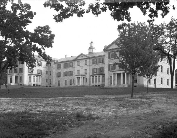 WisHistory's tweet photo. On this day in 1851, @riponcollege originally chartered as Brockway College, was incorporated. Prominent alumni: Actors Spencer Tracy &amp; Harrison Ford, Grammy Award-winning jazz musician Al Jarreau &amp; Coach Dick Bennett. https://t.co/mAWIdm9mz6 WHI 78544 #wisconsinhistory https://t.co/t3W2xdyZ5q