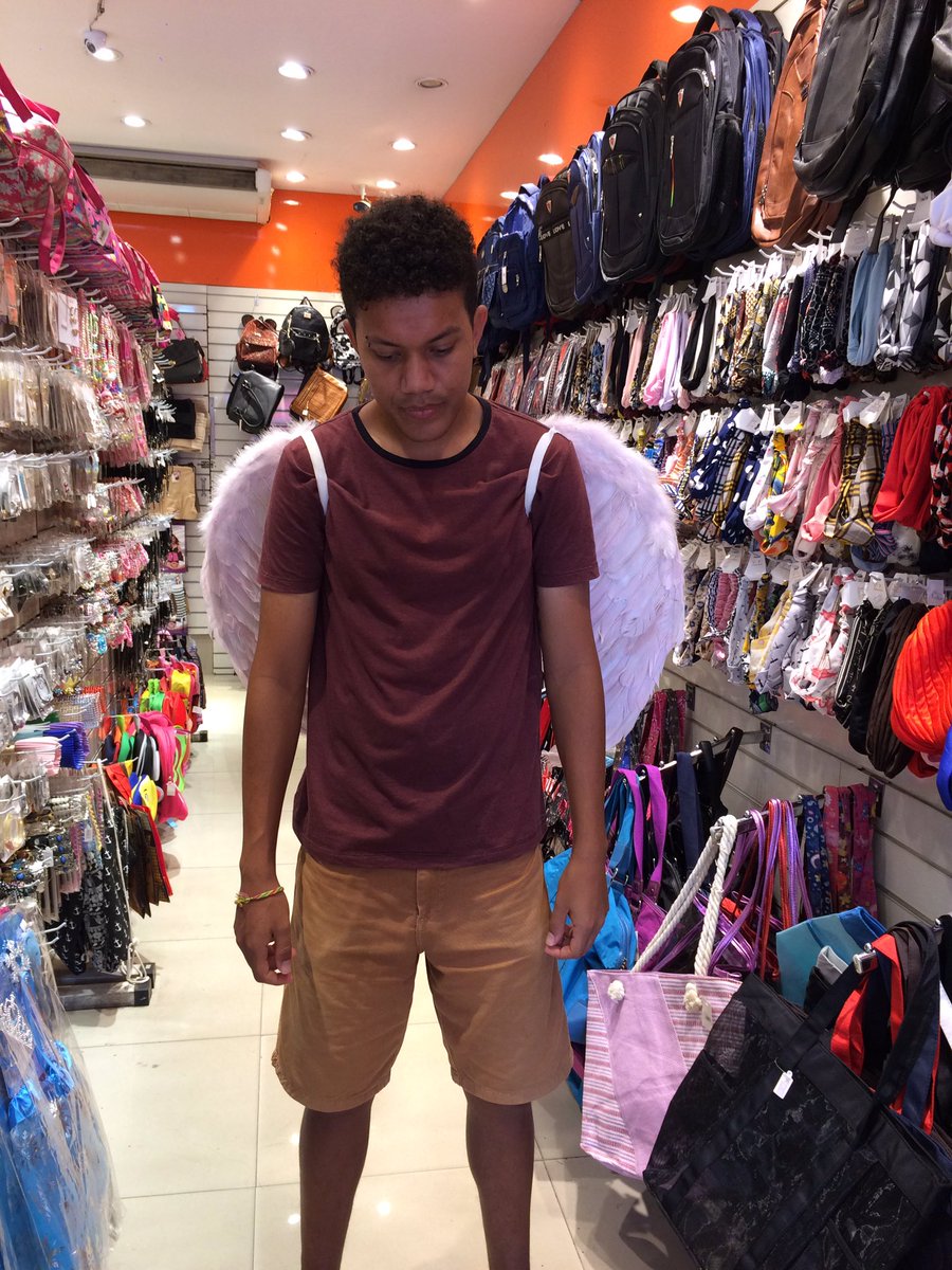 lucasdionisiof's tweet photo. Tá cedo pra escolher as fantasia pro #Carnaval2020 será que vou de mim mesmo, ou de anjinho que sou
#carnavalchegando
#Carnaval
#angel
#LuciferNetflix
#biscoitero
#BiscoitoNasPoc
#BBBB20
#ConviverTransforma https://t.co/GPbnfrYnxY