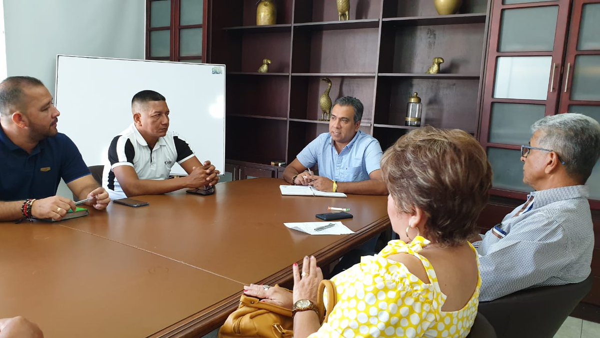 alcaldiabarranc's tweet photo. #UnidosPorElDistrito | Desde el #GobiernodelCentenario recibimos de manera respetuosa la decisión que nos ha informado en reunión el partido @PoloDemocratico, de acogerse a lo contemplado en el Estatuto de Oposición. https://t.co/h1gFQbiTLt