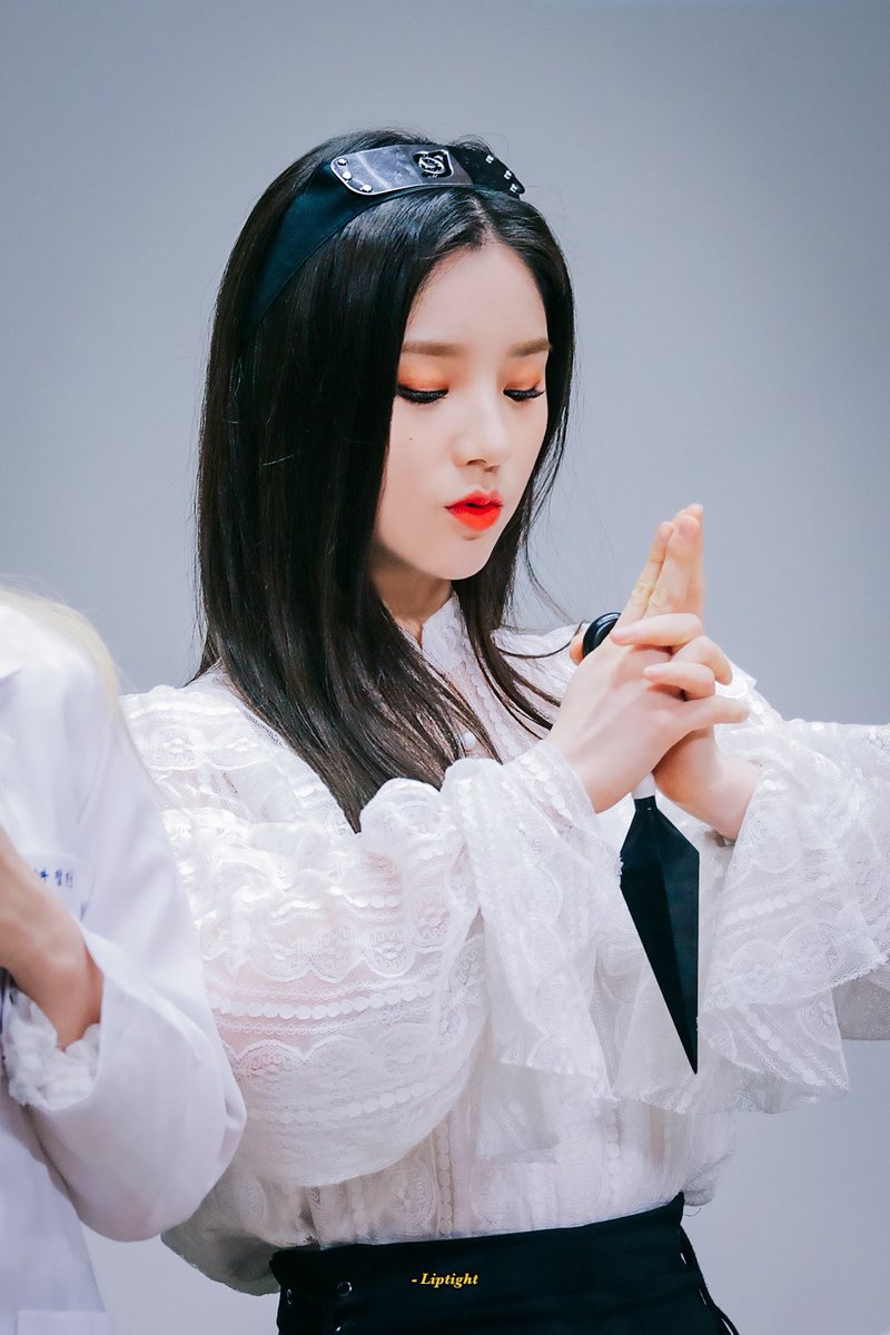 1/29/20heejin please sing silhouette by kana boon i’ll never ask u for anything again