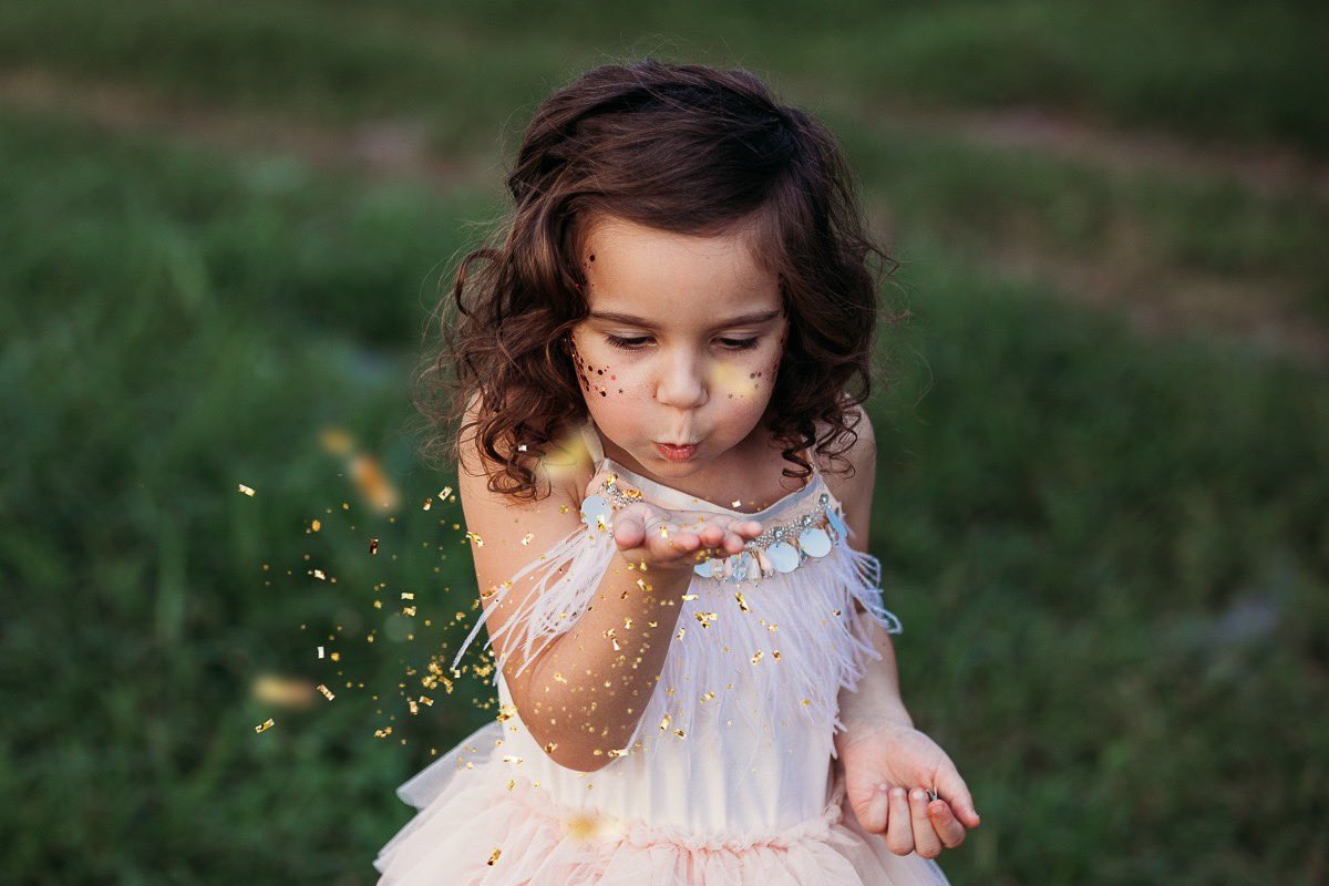 Glitter Mini Sessions in the #Orlando / #WinterGarden area? More info here: theartofadventures.com/be-mine-sessio…