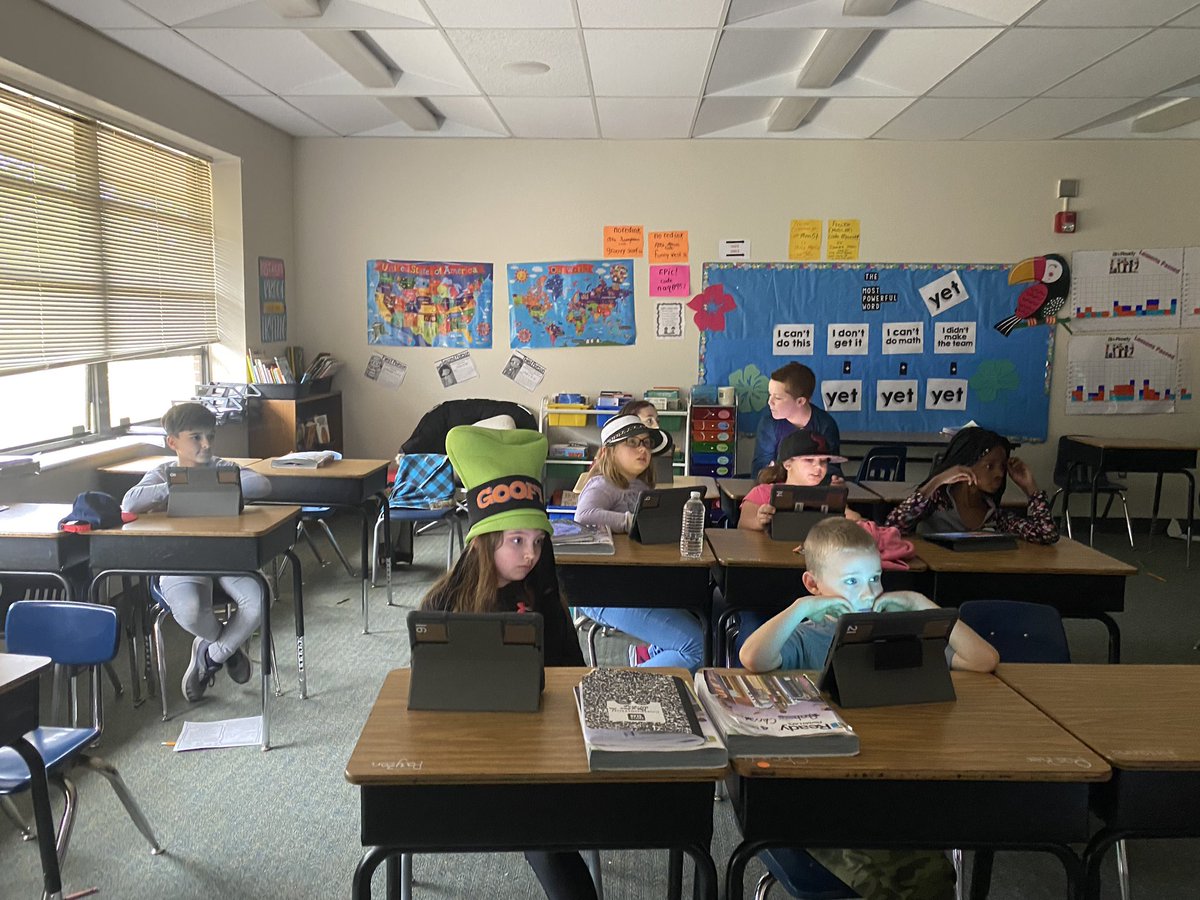 MsMoss10's tweet photo. Student were reviewing context clues Today using @GetKahoot! Students have been learning context clue skills for the past 5 days, and they got to put it to the test! @CSESHawks @CitrusSchools https://t.co/XwCWg5jOj0