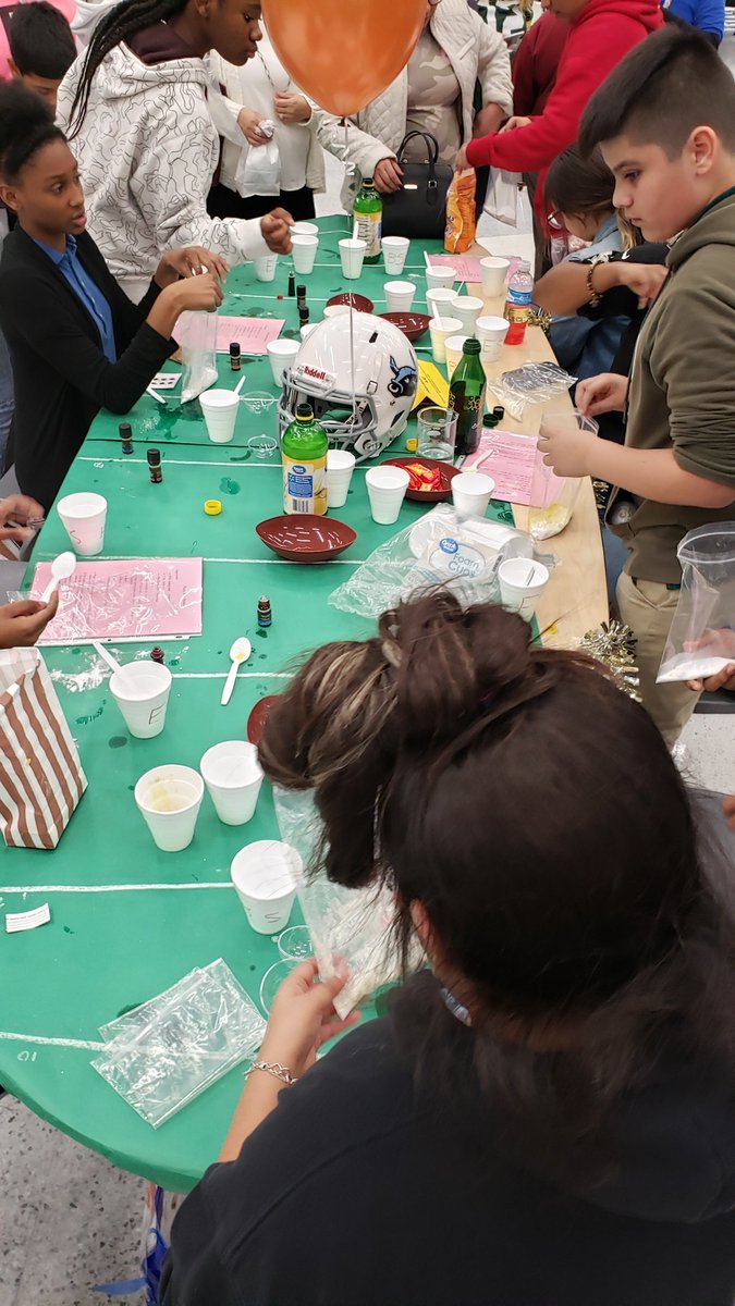 its_wil_law_iii's tweet photo. Super Science Night!  Pre-game before the big game!✌🏿🖤✊🏿 #WeAreJones #WeAreAldine #valueaddsvalue #gogetit #harambee https://t.co/GGmlMBDTiT