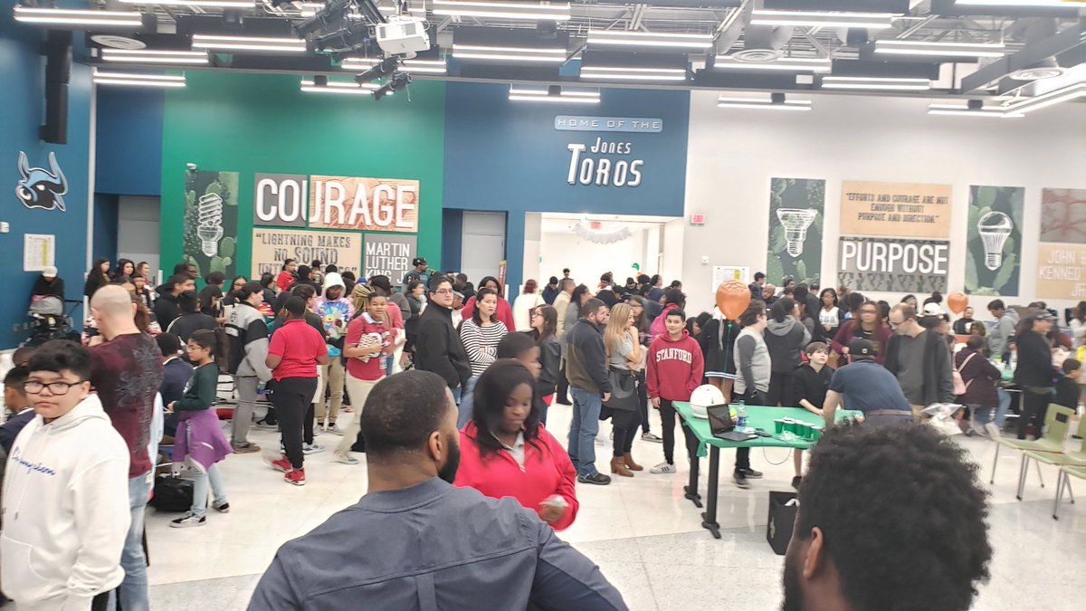 its_wil_law_iii's tweet photo. Super Science Night!  Pre-game before the big game!✌🏿🖤✊🏿 #WeAreJones #WeAreAldine #valueaddsvalue #gogetit #harambee https://t.co/GGmlMBDTiT