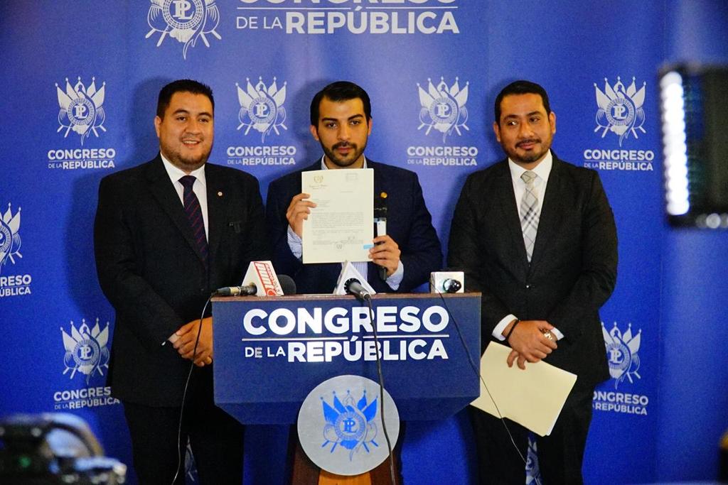 BancadaUcn's tweet photo. Los Diputados @JaimeLuceroGt y @04Napo presentaron el día de hoy la Ley que dispone Reformar el Decreto Número 85-2005, Ley del Programa de Aporte Económico del Adulto Mayor https://t.co/ovux6lD7tS