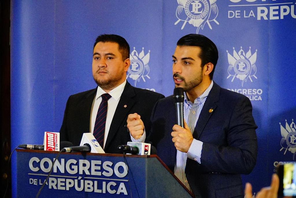 BancadaUcn's tweet photo. Los Diputados @JaimeLuceroGt y @04Napo presentaron el día de hoy la Ley que dispone Reformar el Decreto Número 85-2005, Ley del Programa de Aporte Económico del Adulto Mayor https://t.co/ovux6lD7tS