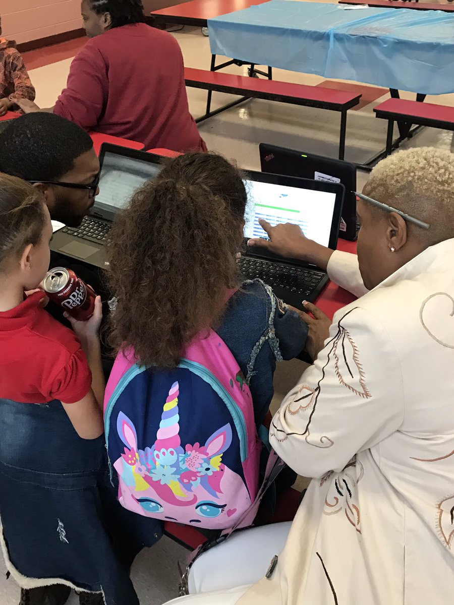 HelenDunbar4's tweet photo. Data and Dine at Sadie Tillis was a success!  Thank you to our middle schools for bringing forth this idea last school year. So proud of the team we are building at Tillis! #teamduval https://t.co/9P0LWQfvtz