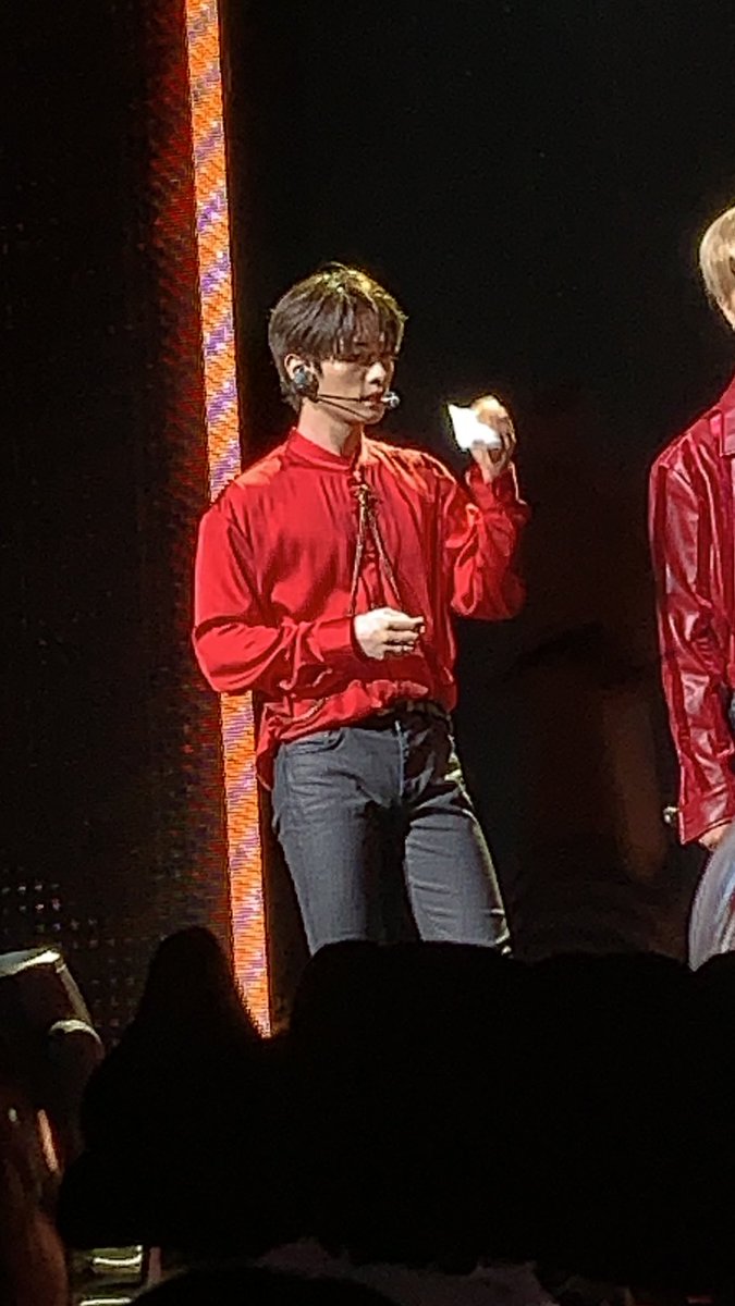˗ˏˋ ➸ my year with lino ˎˊ˗    ↳  #민호 ♡       ↳ day 29 ⋆ ⋆ ⋆   AHHH the nyc concert just ended but hi touch is beginning to start. im so nervous but i love lee minho so extremely much omgdjhdjsbwoabao what do i say to him??????