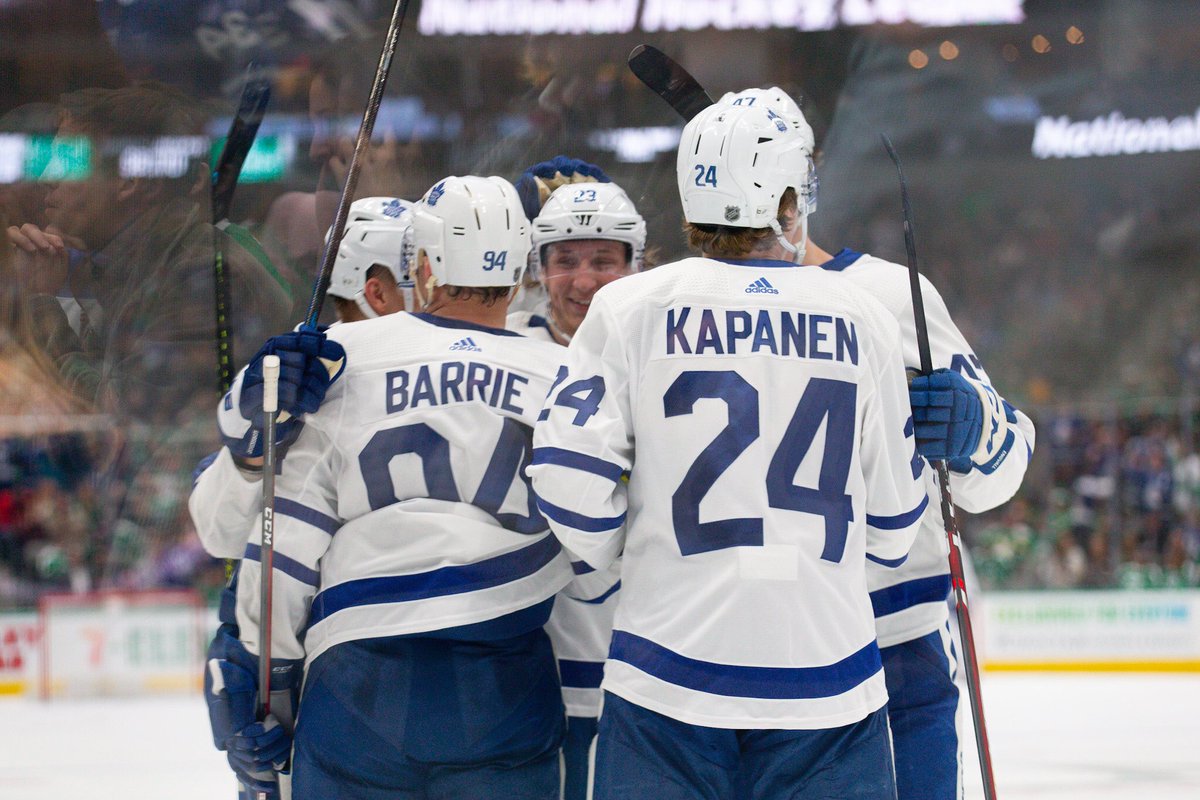 MapleLeafs's tweet image. Views through two 📸 

#LeafsForever #BellLetsTalk