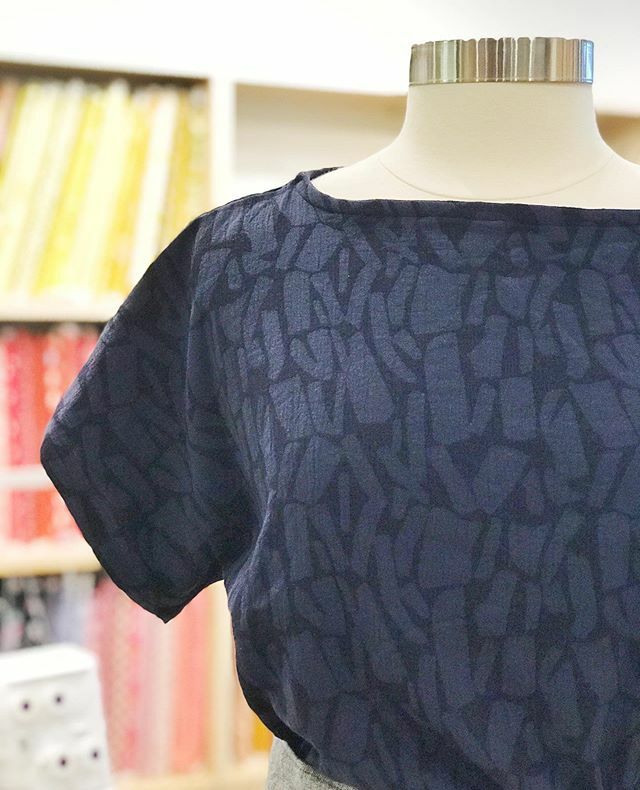 SpoolofThread's tweet image. It's no question that we're fans of amazing fabric here at Spool of Thread. So when we decided to add the Boxy Shirt No. 1 class to our schedule, we knew you'd love it too! It's the perfect basic top, designed for a quick weekend sew and for showing off … ift.tt/3aRhuIx