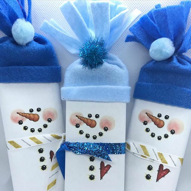 LPerfectCards's tweet photo. These snowmen bars with their hearts on their sleeves make great #valentines !  Like all our valentines products, they are #handmade to order.  Check out all our #valentinestreats today on #Etsy and #amazonhandmade ! https://t.co/YMnC9ypHjZ https://t.co/J7m1pBhmGU
