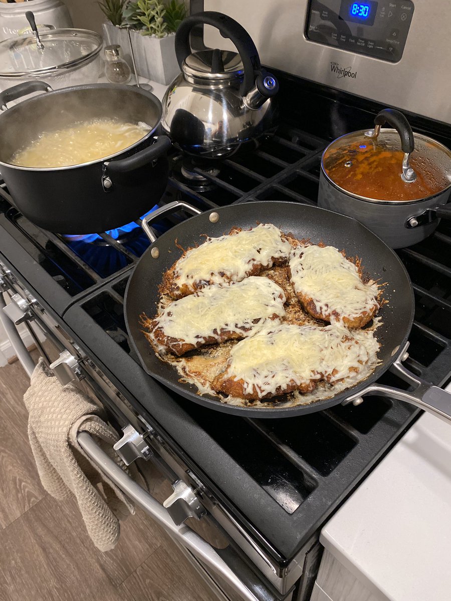 bigriddim36's tweet photo. And this my friends is how you make bomb ass chicken parm!! #chickenparm #italian #guysthatcook https://t.co/JjoAmFIQau