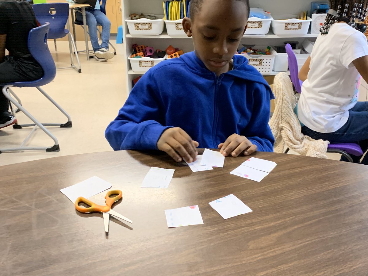 MissMcMannis's tweet photo. We sliced up favorite desserts to compare different denominators๐๐ซ#FractionsAreAPieceOfCake ๐ ๐ฐ#ReynMath https://t.co/8UtucCnPLu