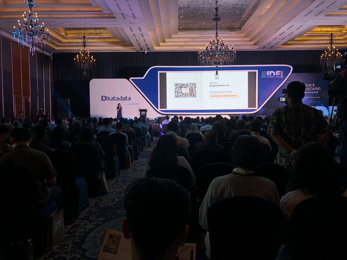 KATADATAcoid's tweet photo. Acara dibuka sambutan dari Co-Founder and CEO Katadata @metta_ds
#IDEkatadata2020 https://t.co/I0jZxrGEYX