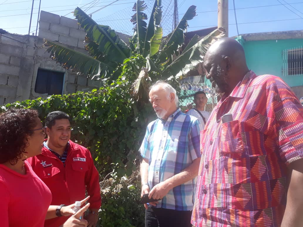 jimmygudino's tweet photo. Sab25Ene. En Antímano se inaugura Base de Misiones Cañaveral Monte Sinai, por Blanca Eekhout Ministra del PP para las Comunas, beneficiadas 1589 familias victimas de la Guerra. @NicolasMaduro siempre con el pueblo. Presencia de los internacionales Gustavo Rojas y Paul Pumphrey https://t.co/0xHOBV2YZf