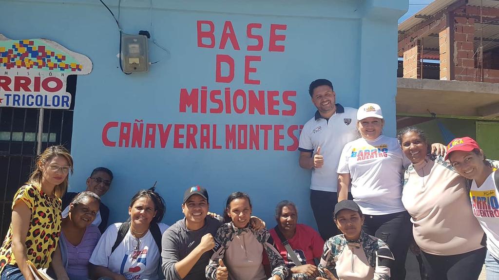 jimmygudino's tweet photo. Sab25Ene. En Antímano se inaugura Base de Misiones Cañaveral Monte Sinai, por Blanca Eekhout Ministra del PP para las Comunas, beneficiadas 1589 familias victimas de la Guerra. @NicolasMaduro siempre con el pueblo. Presencia de los internacionales Gustavo Rojas y Paul Pumphrey https://t.co/0xHOBV2YZf
