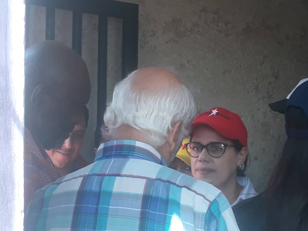jimmygudino's tweet photo. Sab25Ene. En Antímano se inaugura Base de Misiones Cañaveral Monte Sinai, por Blanca Eekhout Ministra del PP para las Comunas, beneficiadas 1589 familias victimas de la Guerra. @NicolasMaduro siempre con el pueblo. Presencia de los internacionales Gustavo Rojas y Paul Pumphrey https://t.co/0xHOBV2YZf