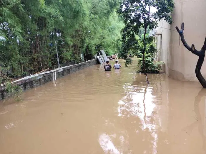 kongah's tweet photo. @NusantaraInfra Pak Ramdani mohon bantuannya, kami warga Puri Bintaro Indah setiap tahun banjir akibat jalan tol Pondok Aren - Serpong. Terimakasih atas perhatiannya. Salam dari kami https://t.co/0OIvPm1LIT