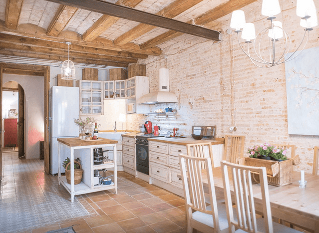 kuarere_'s tweet photo. Entorno especial y amplio para rodajes, con decoración rustica y varios espacios: Cuenta con un amplio living comedor y cocina, baño pequeño y tres habitaciones.
Mucha luz natural.
https://t.co/DI4v3aeaqF https://t.co/nDcNBQfY9o
