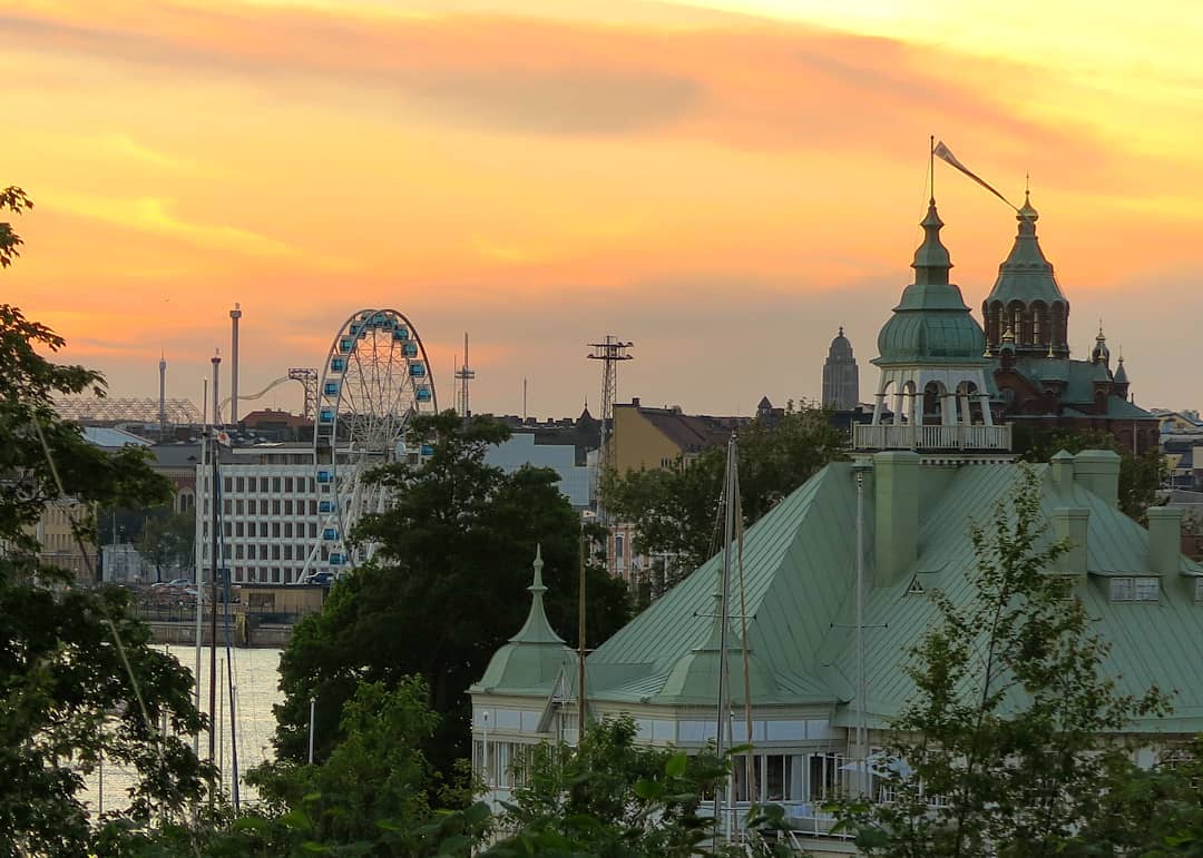 Helsinkiwheel's tweet photo. Throwback Thursday🔙 Lovely summer evening sunset. Are you looking forward to the warm and careless summer evenings?🌞
#skywheelhelsinki #tb #tbsummer #helsinki #visithelsinki #skywheel #summer #myhelsinki #myhelsinki https://t.co/NYvh4FARZ1