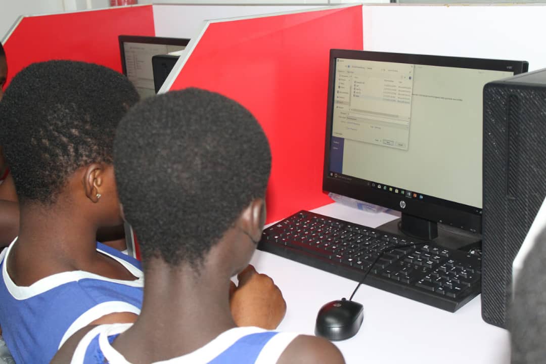ghanacodeclub's tweet photo. Our passionate volunteers scaling up to more schools in the Ashanti Region, unleashing hidden talents in computing among Ghanaian young learners. 🤗👏👏👏 #ghanacodeclub #codeonwheels #ATCdigitalvillage #ghana https://t.co/p8JFDOXWdx