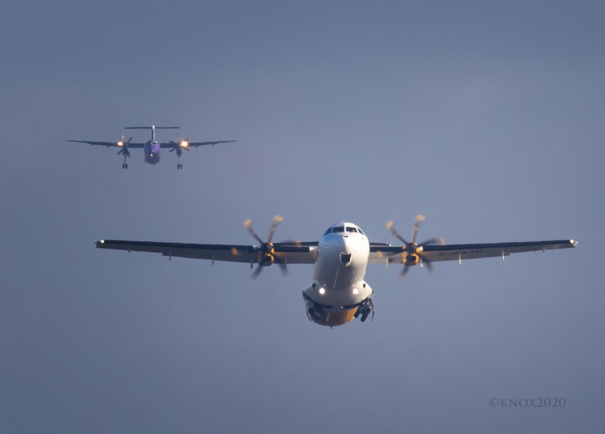 foxyknoxy99's tweet photo. I’m not sure turboprops get enough #avgeek love! So here’s a pair from last week. ATR and Dash 8. https://t.co/MTb45xahue