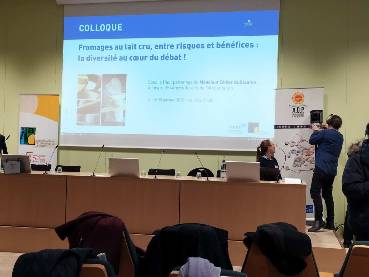 redqueserias's tweet image. Seguimos en #QueRed con la #lechecruda. Hoy en París, en el Ministerio de Agricultura, en unas jornadas sobre riesgo/beneficio para los consumidores