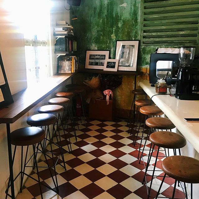 Loving the colonial interior vibes here... #saigon #hcmc #hochiminh #hochiminhcity #saigoncafe #saigonexpats #vietnam #theprettycities #prettycitysaigon #colonialstyle #vietnamnow #oldcompasscafe #interiors #interiorstyle ift.tt/3aNVZIJ