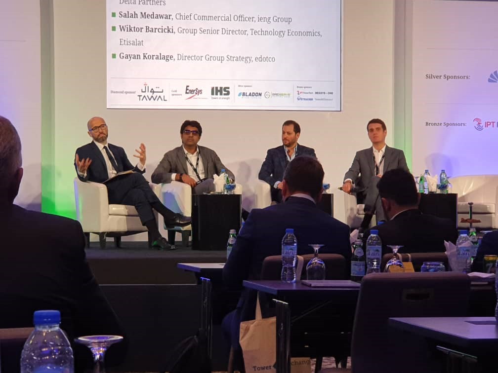 KoralageGayan's tweet photo. Future 4G/#5G networks will be cloud-based, software-defined, robotic, self-curing. Analytics will be critical to prevent trouble tickets: downtime allowed is just 24 sec/month. #TXMeetupMENA #telecomdisruption
https://t.co/RtLMdFJf15 https://t.co/fTJ6WuCKE0