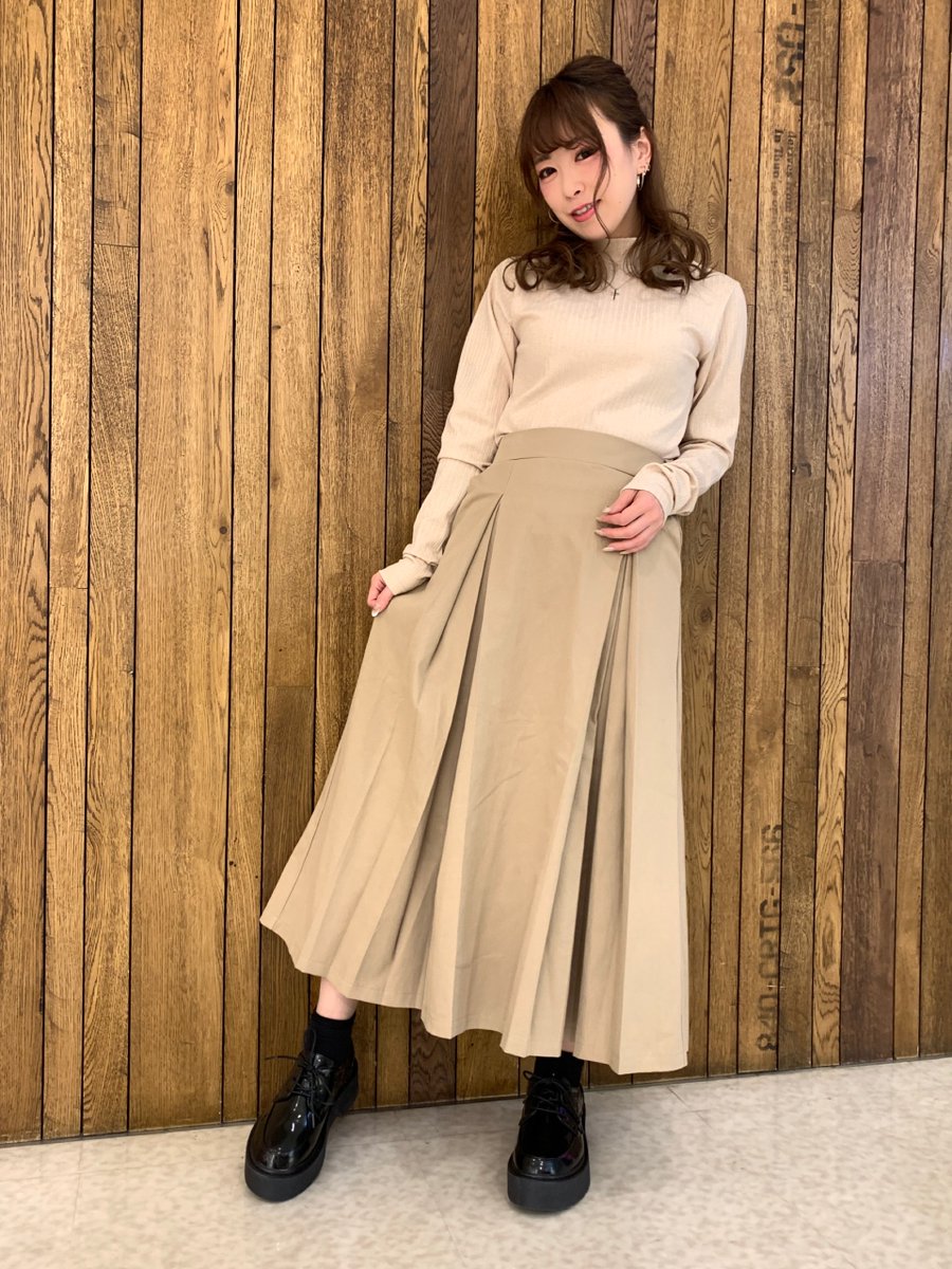 Punyus Press Ar Twitter シンプルながらラメ生地がコーデに上品さをプラスしてくれるアイテム ハイネックをインナーにしたレイヤードスタイルも今季らしい着こなしに ラメハイネックロンt 2 999 税 サイズ T Co Arz9yxm7qp Staff ぴぃ 152cm