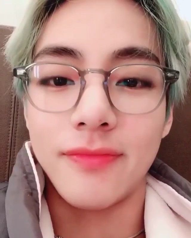 ꒰ day 29 of 365 ꒱hi tae! i fell asleep right before you went live & now i’m sad :( but you looked so happy, and that’s a good sign. i hope you’re taking great care of yourself okay? i love you so much. goodnight ♡