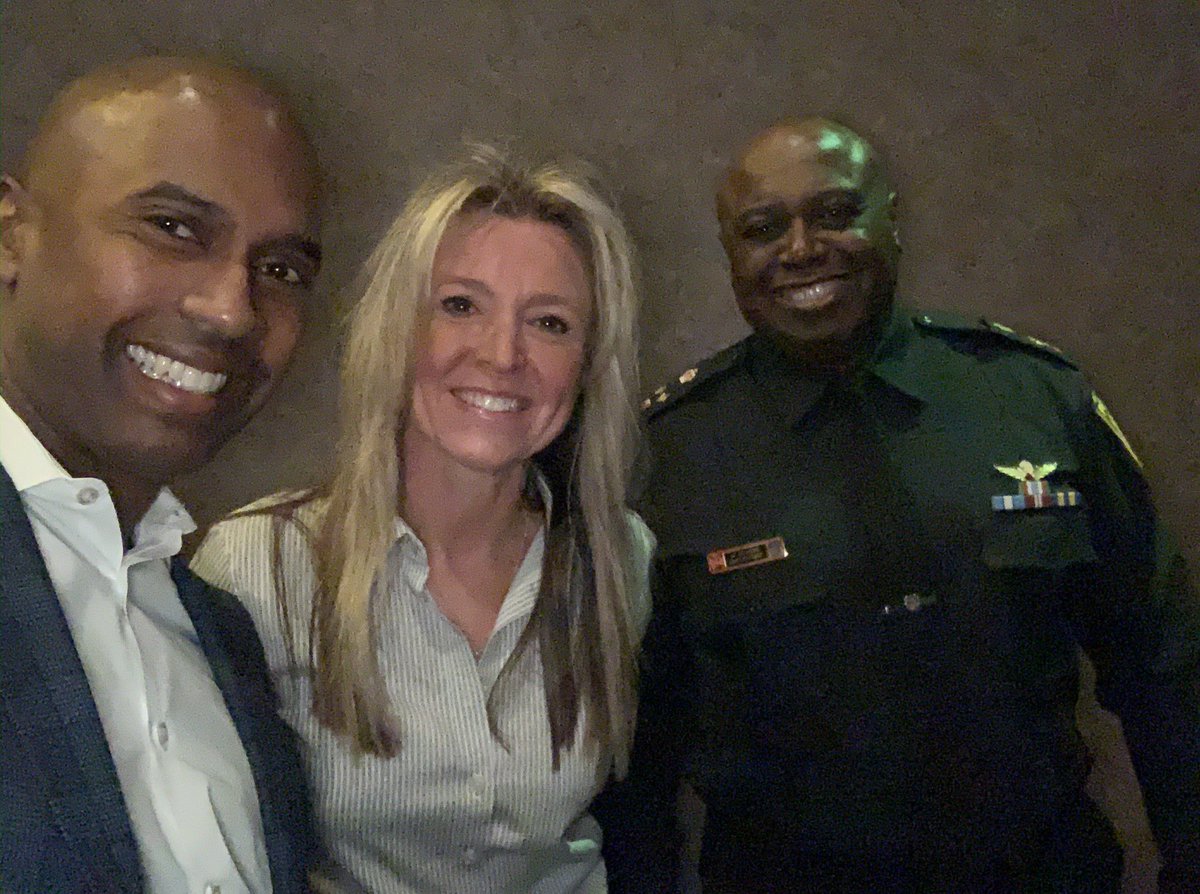 ChiefNish's tweet photo. TY Dr.Lee for helping launch our speaker series on #BellLetsTalk day!

Over 400+ @PeelPolice members chose to attend as they learned &amp; listened from the lived experience of 2 remarkable officers

Shout out to S/Sgt Simms &amp; her amazing #OrgWellness team. 
#PRPstrong @DeputyAndrews https://t.co/0qxQkEtCvV