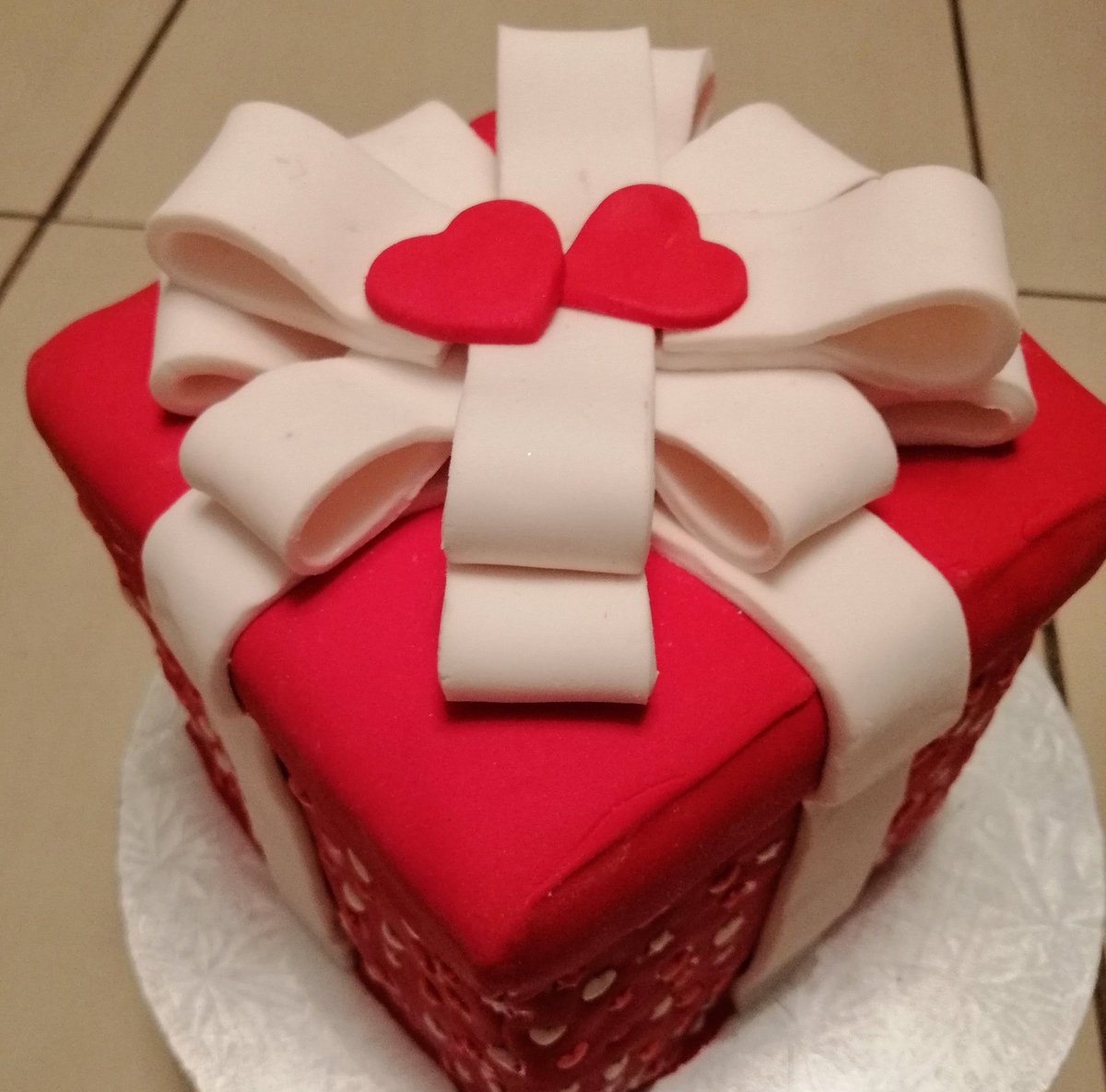 betse_bakes's tweet photo. I have a gift for you💞
With Love... From Betse Bakes
What better way to wrap that gift than with a cake! A Vanilla Gift Cake. Perfect for hiding that tiny box inside 😉
R600
Please follow, like, retweet, tag your friends.
#ProposalCake #ValentinesDayCakes https://t.co/jtx1B9GYpA