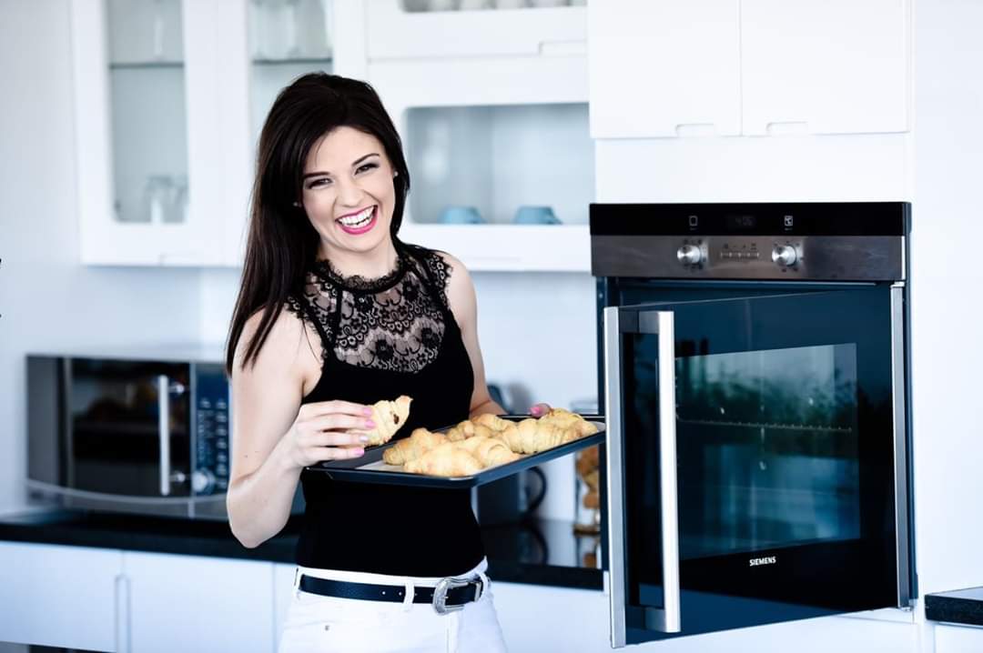 Koekedoor 2 wenner Corli Botha. Ons gaan SA vol toer in 2020 met ... Die Pad Na 'n Man se Hart. 'n Trotse Entertainment &amp; Event Factory produksie <a href="/corlibotha2/">Corli's Kitchen</a>