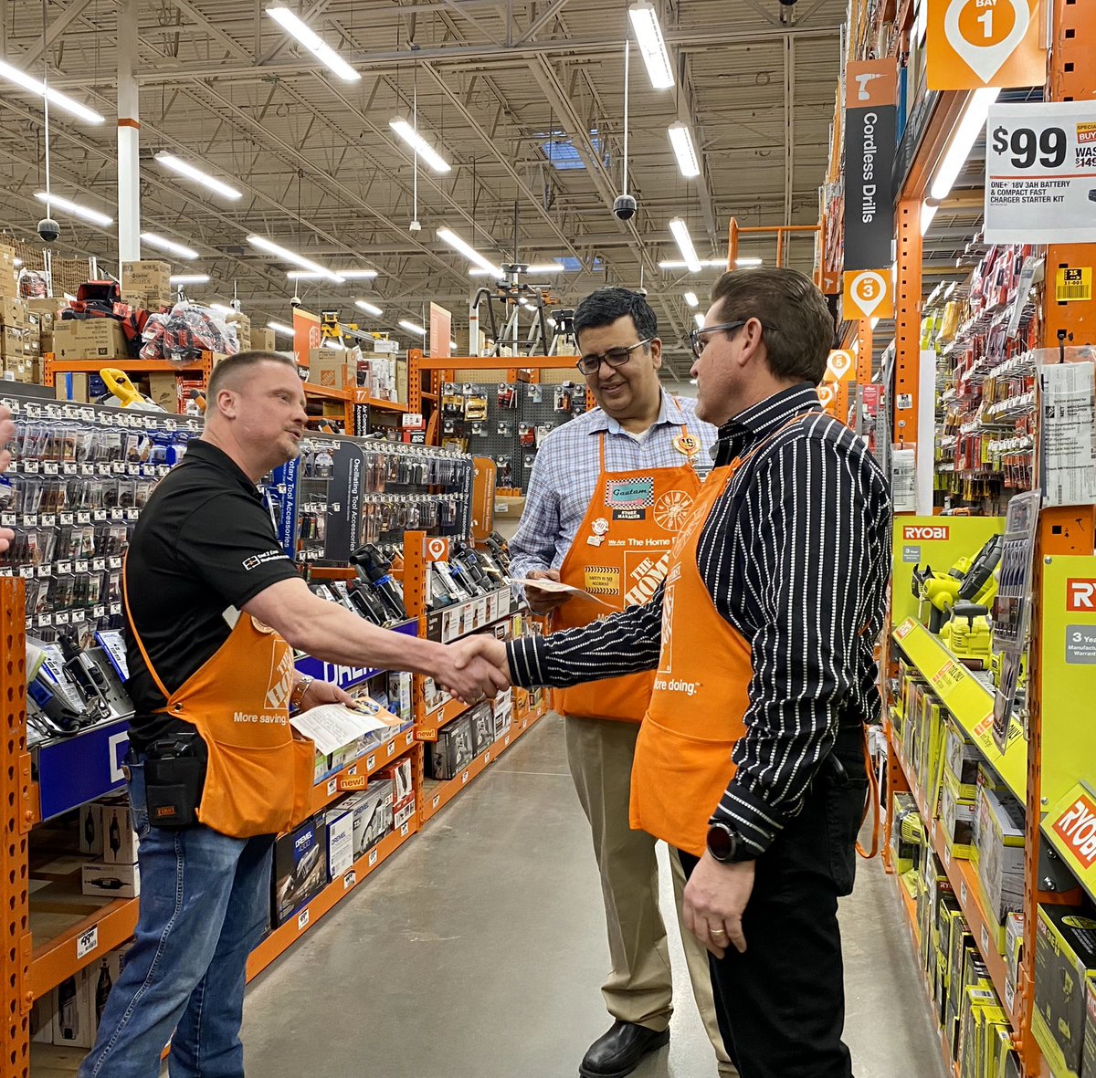 We had a great walk with Donny, David and Rich today!! Thank you for recognizing Kevin, Janet and other associates. #PMDPeopleFirst #1523Rocks <a href="/DJJKsanchez/">Donny Sanchez</a> <a href="/HDLataille/">David Lataille</a> <a href="/SimpkinsTess/">Tess Simpkins</a> @Karina1523_