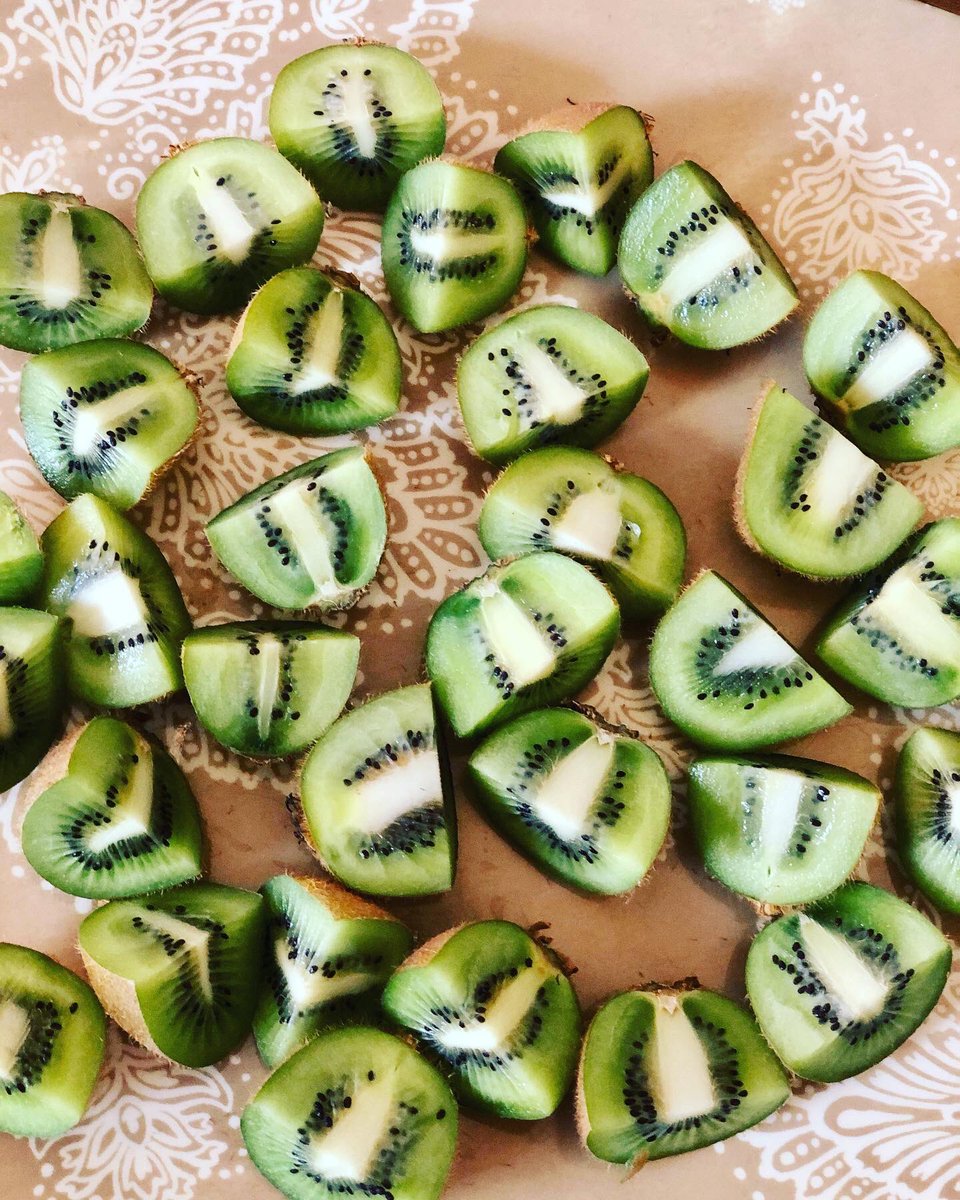 KellyBiller's tweet photo. We enjoyed trying kiwis today for the “Harvest of the Month!” 🥝😋 @FullertonSD https://t.co/GgBWAzslh1