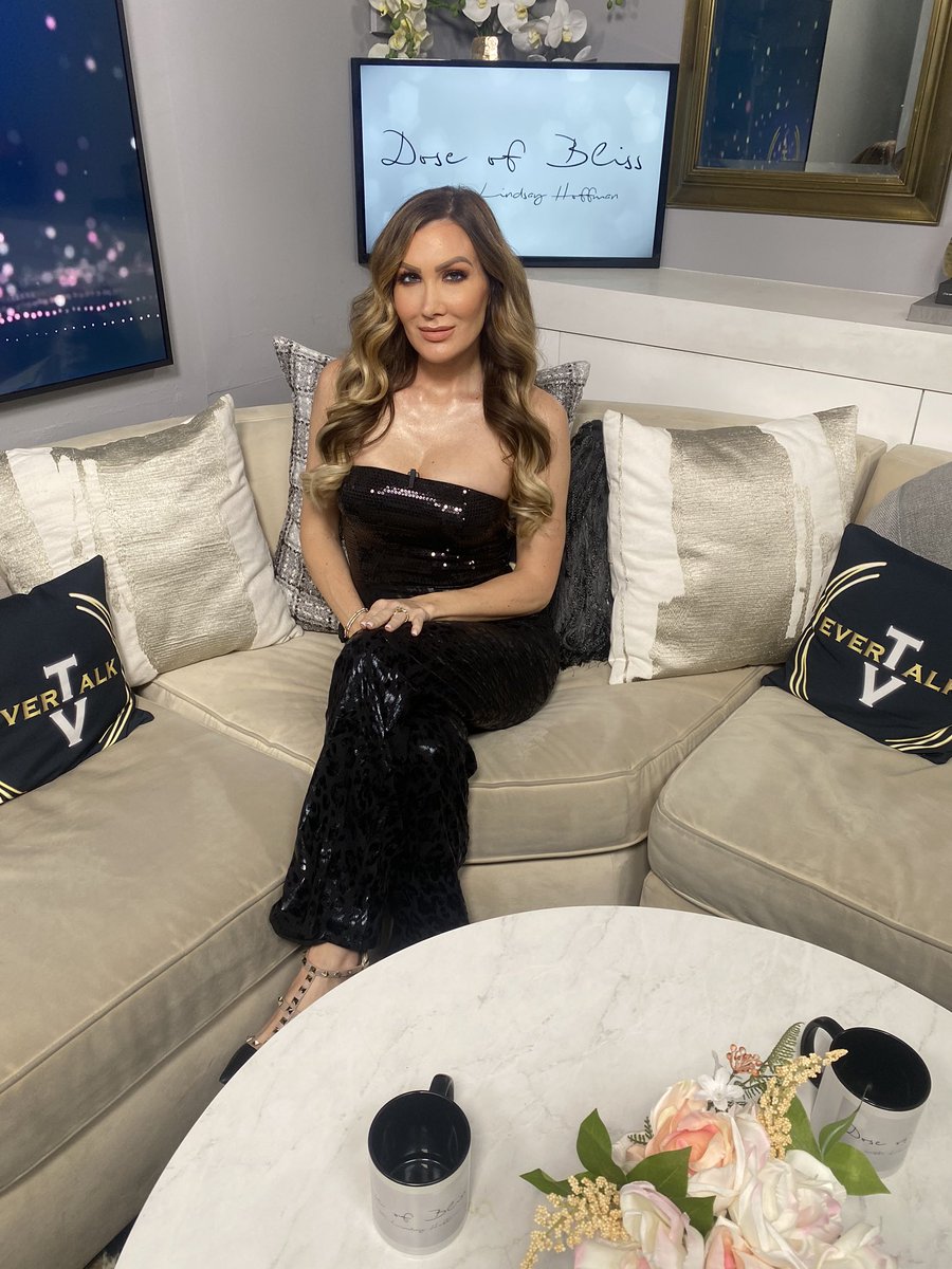 pamelajeannoble's tweet photo. Had an amazing time on @evertalktv with host @LindsayBHoffman 🙌🏼 I will let everyone know when it is going air!
Jumpsuit @revolve
Hair @Hairdreams
Lashes @amyjunelashes
#revolve #evertalktv #pregnant #19weekspregnant #pregnancy #pregnancystyle #pregnancyfashion https://t.co/xlrbuDezd2