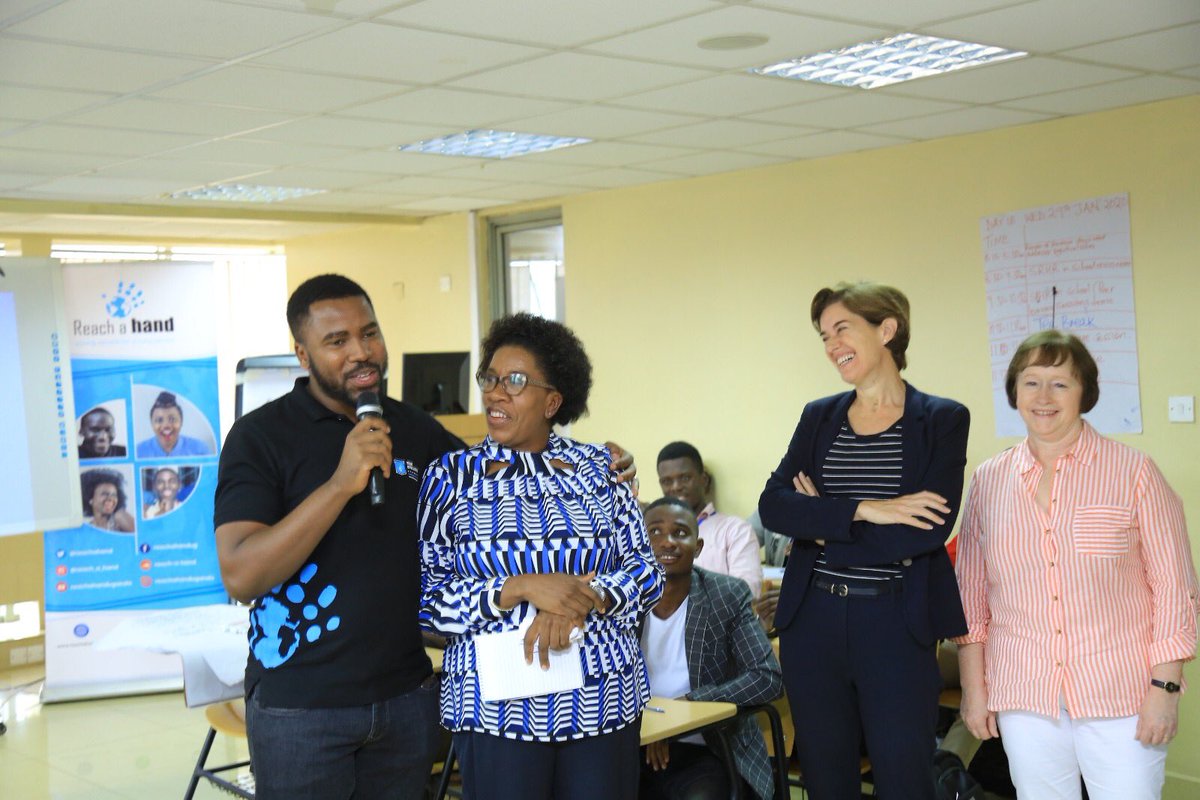 KarenAllenIntl's tweet photo. Day 4 of our #WOMA2020 Uganda field trip. Impromptu opportunity to meet youth from ⁦@reachahand⁩ and join our longtime friends Jessica and Humphrey to explain what @WOMATRUST is all about. https://t.co/k77kUABiUm