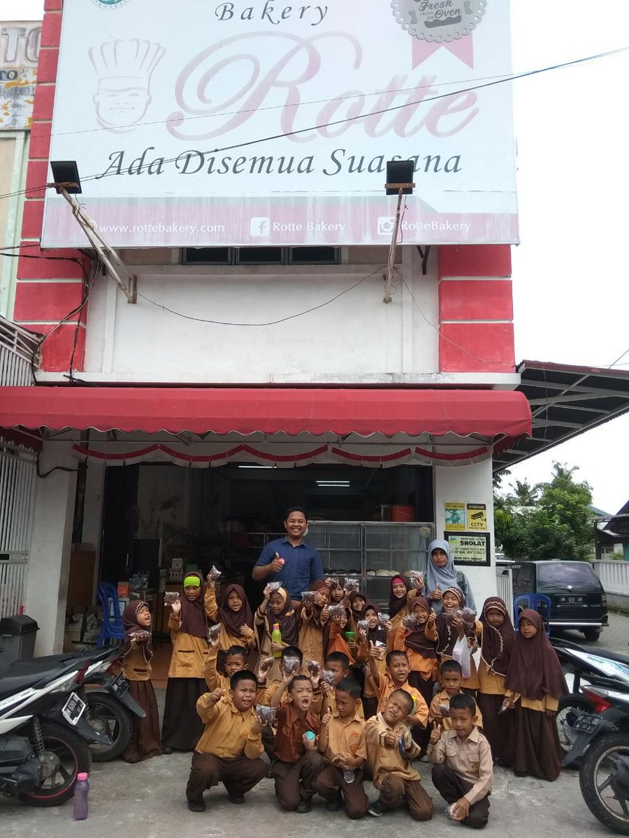 Outing class k Rotte Bakery SD Juara Pekanbaru. Sesuai tema pelajaran Pengalamanku yg Menyenangkan