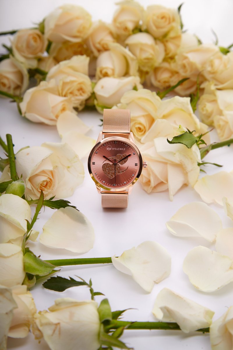 DJZinhle's tweet photo. Good morning  ❤️

Our @AmericanSwiss Valentines Day Combo is so beautiful. Well done to the team! 

You can buy this one exclusively at American Swiss. Happy Shopping! https://t.co/ztYiRUWBX5
