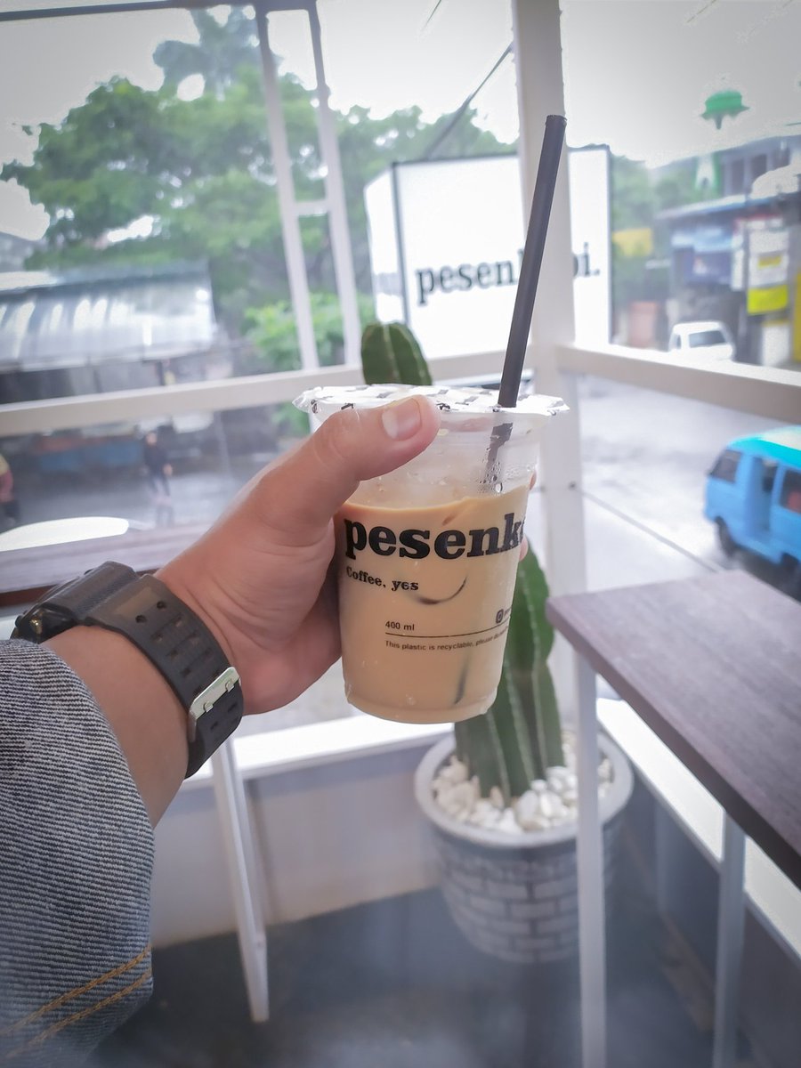 AbelYuriko's tweet photo. Nyerang es kopi terenak dimalang https://t.co/Zk1eeiMnu4