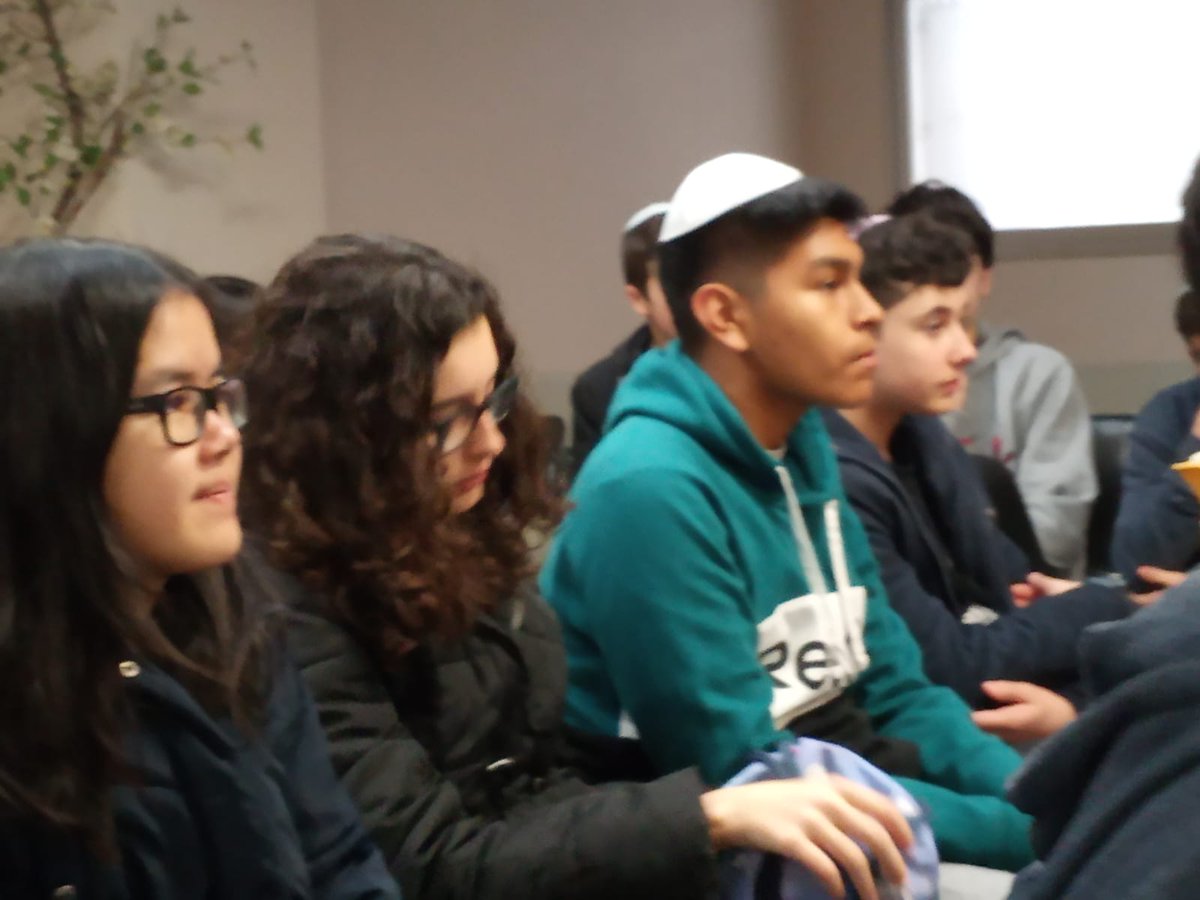 FEPSantRamon's tweet photo. L'alumnat de 3r d'ESO dins de la matèria de religió han anat a visitar una sinagoga jueva i un centre budista.
Podreu trobar totes les fotos al web.
#sortim #aprendreesdivertit #SRNDAC https://t.co/FMVtjQpvRV
