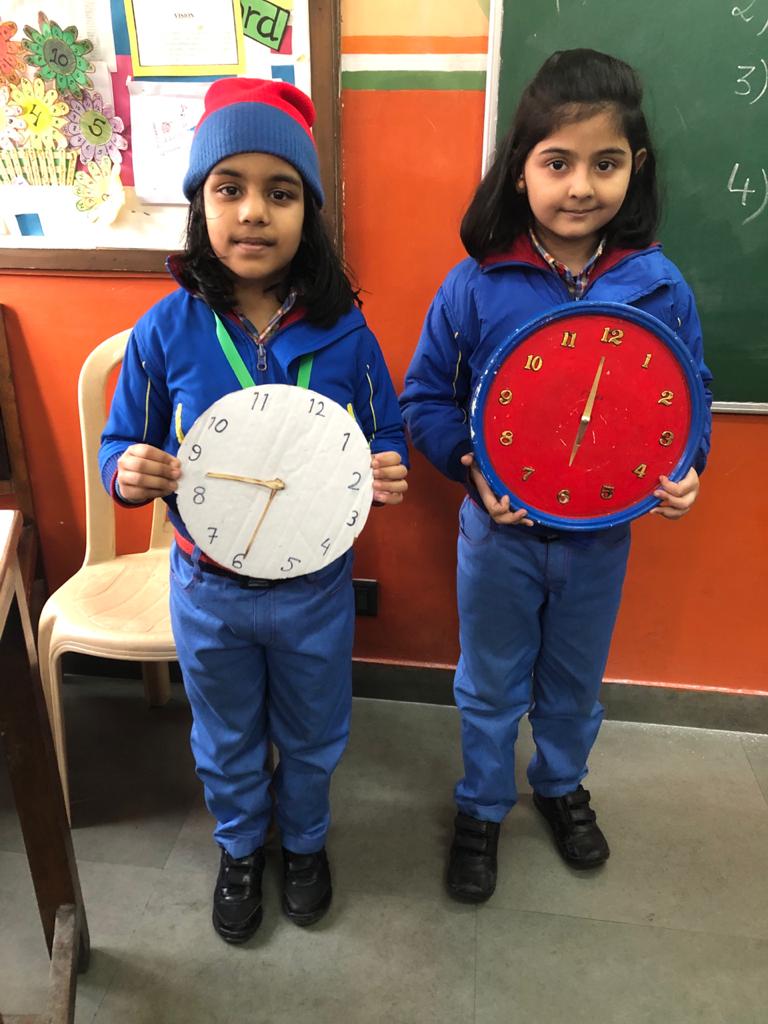tfsfoundation's tweet image. #LearningByDoing, Ss of Grade II had a frolic #MathSession wherein they paired up with their classmates &amp;amp; gave each other a specific &apos;time&apos; to display on their #HandMadeClocks. #MathActivity #MultipleIntelligence #PairingUp #InterPersonalIntelligence #ClassroomActivities.