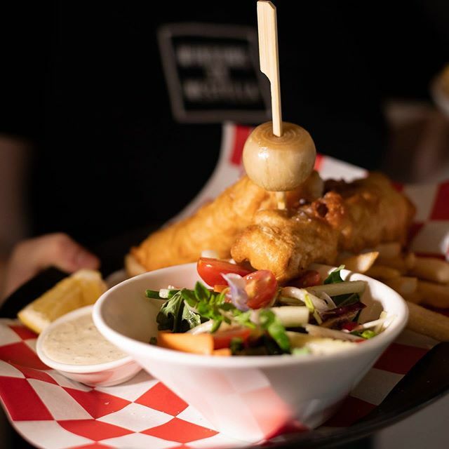 windowswestella's tweet photo. Fish ‘n Chips served with a fresh salad, tartare sauce and a squeeze of lemon could be just what you need on one of these warm summer days.
-
-
#windowsonwestella #fishnchips #splashoflemon #tasmanianpickledonions https://t.co/kjXNSzTP03 https://t.co/4qkKh3aGIG