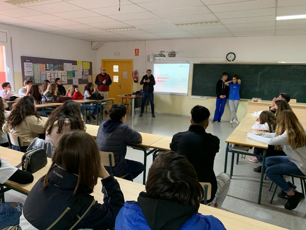 FEPSantRamon's tweet photo. Ahir l'alumnat de 4t d'ESO va anar a conèixer l'oferta educativa postobligatòria de @stlisieux @EscolaSantJaume @escolesFEP i els cicles formatius de #JEbellvitge #SRNDAC #orientacio https://t.co/zCz8ZqPa24